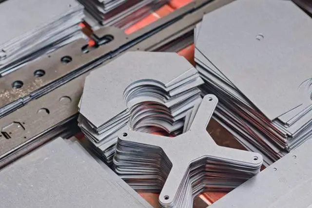 LaserPron leikkaama metalliosa 1