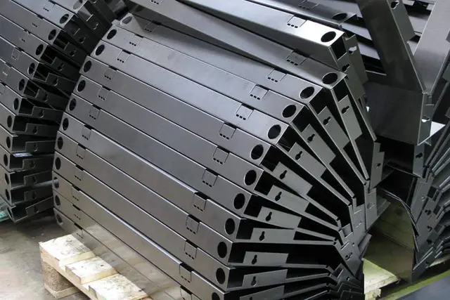 LaserPron leikkaama metalliosa 10