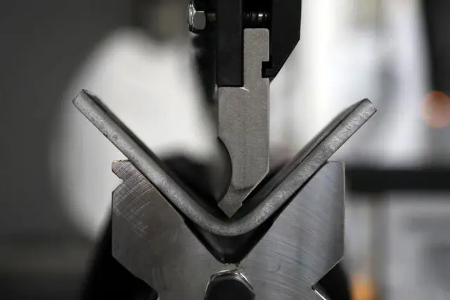 LaserPron leikkaama metalliosa 12