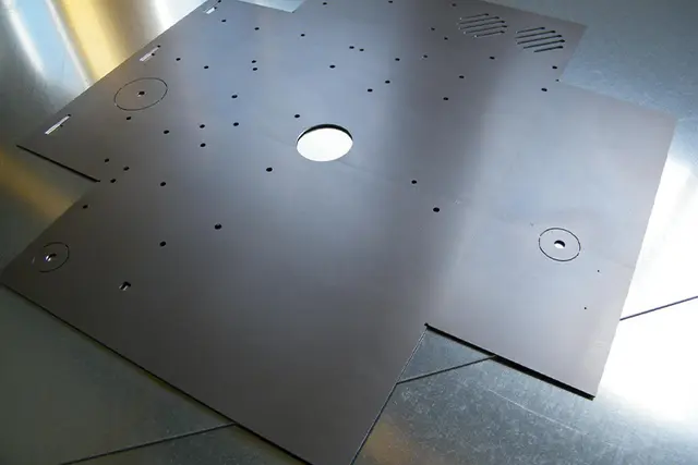 LaserPron leikkaama metalliosa 2