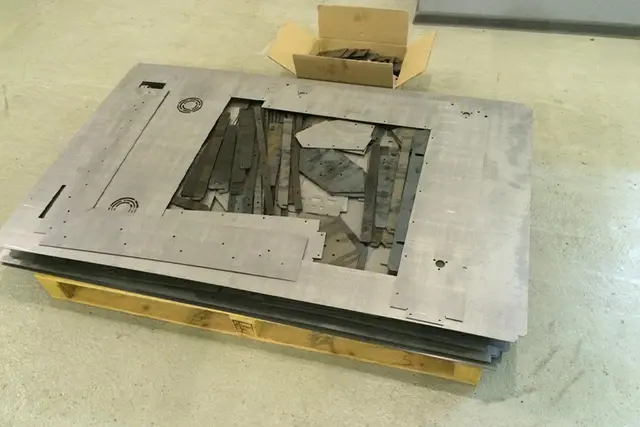 LaserPron leikkaama metalliosa 4