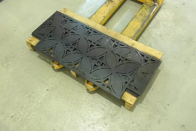 LaserPron leikkaama metalliosa 5