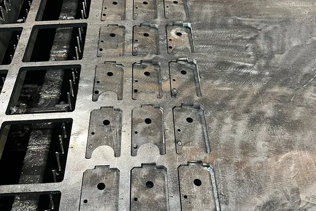 LaserPron leikkaama metalliosa 8