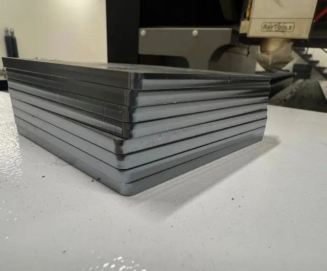 LaserPron leikkaama metalliosa 20