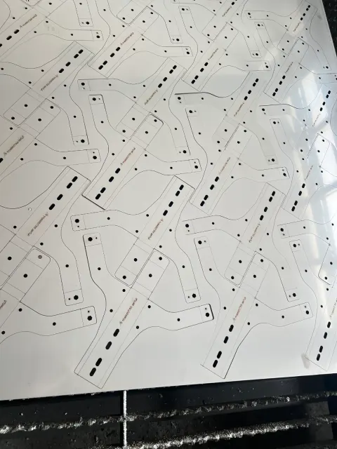 LaserPron leikkaama metalliosa 23