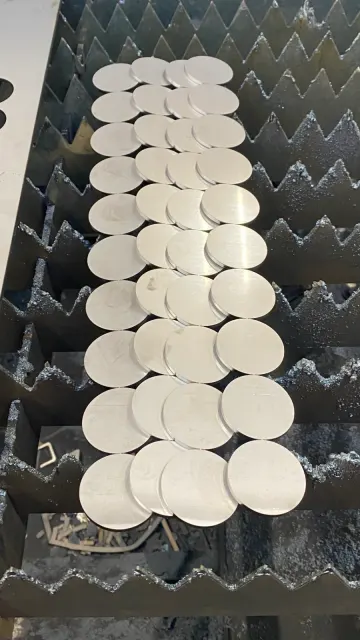 LaserPron leikkaama metalliosa 17