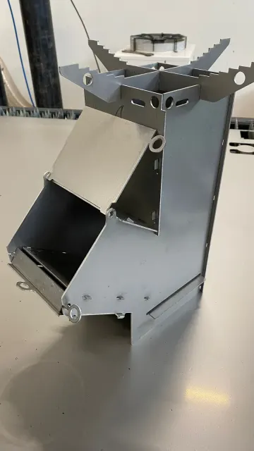 LaserPron leikkaama metalliosa 15